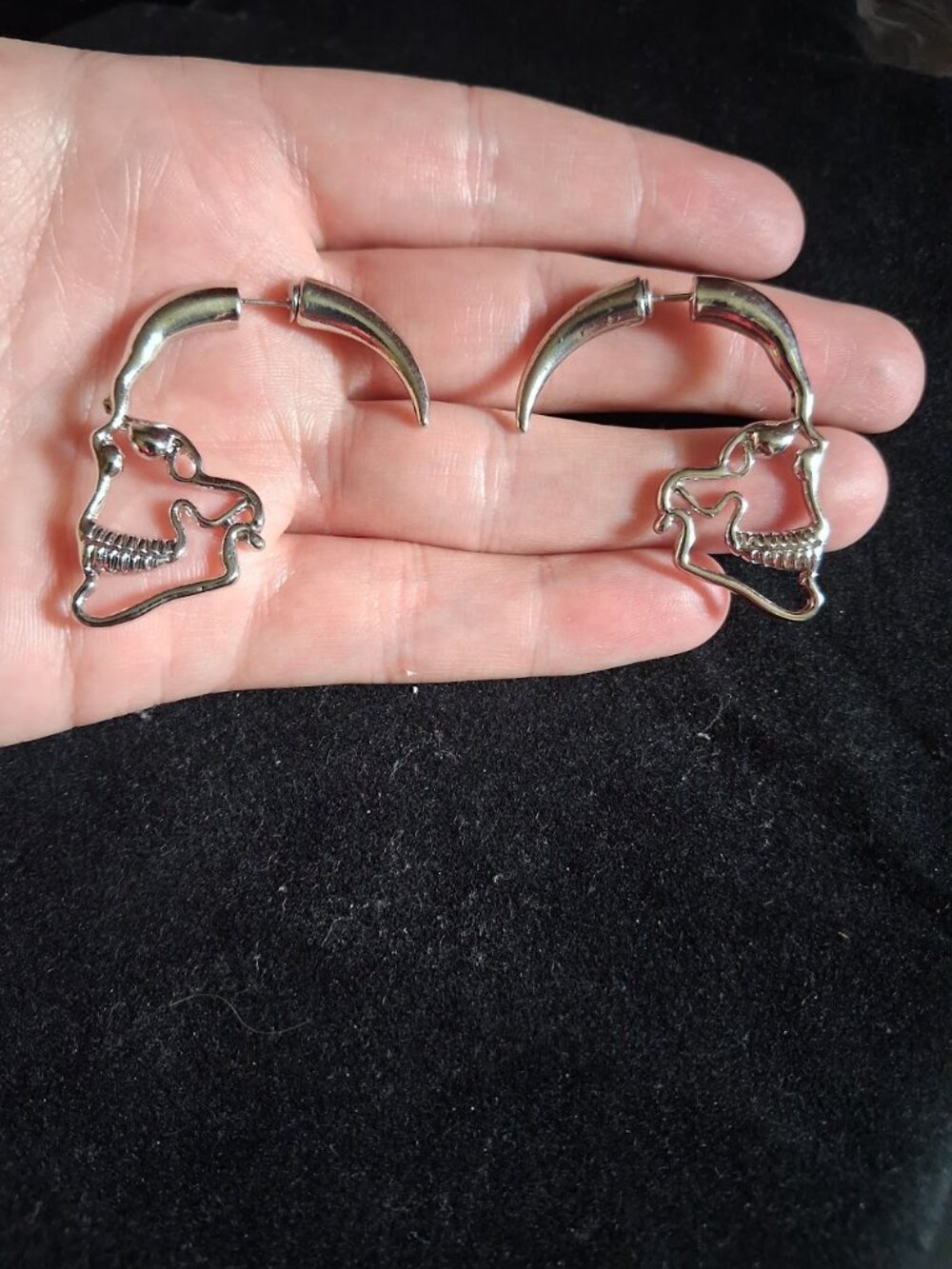Skull earrings